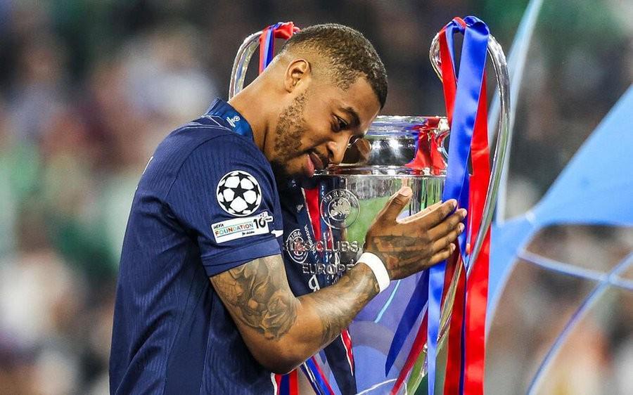 记者:巴黎将在周日对阵朗斯赛后致敬金彭贝